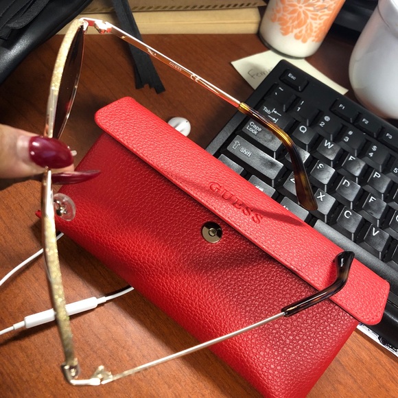 Brand New Guess Sunglasses - Picture 3 of 4